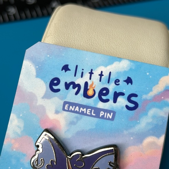 🖤NEW💕Little Embers pin - Picture 3 of 8